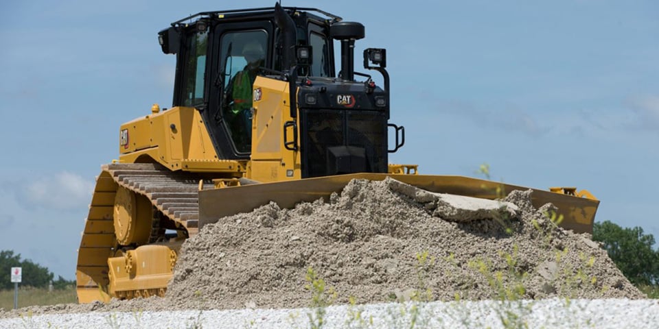 Nieuwe Cat® D6 debuteert als ’s werelds eerste dozer met elektrische en hoge aandrijving nivelleerprestaties van topniveau, nog brandstofzuiniger