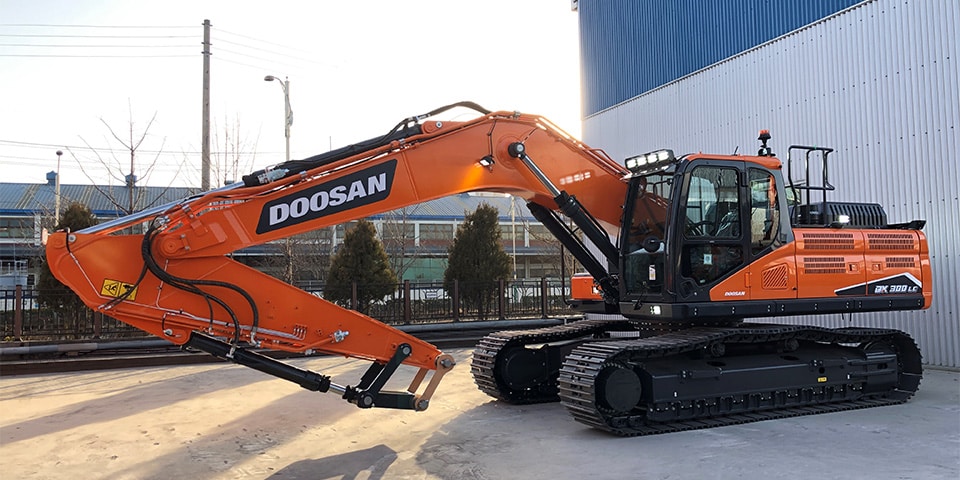 Eerste kennismaking met de nieuwe Doosan 30-tons Stage V graafmachine op Bauma