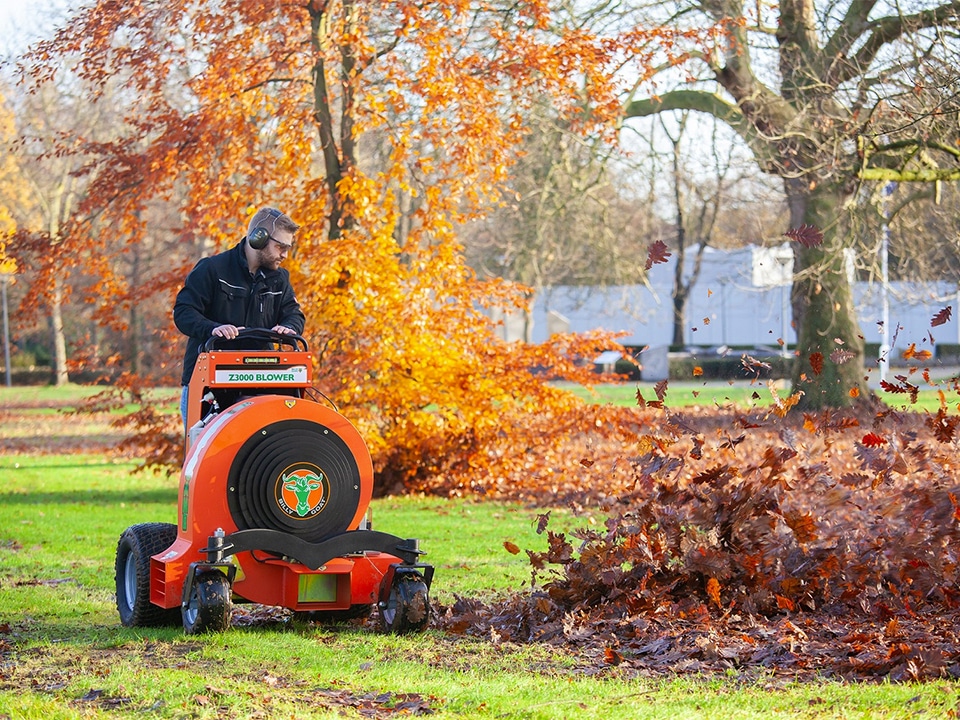 Maak grote oppervlaktes snel bladvrij met de nieuwe Hurricane™ stand-on bladblazer