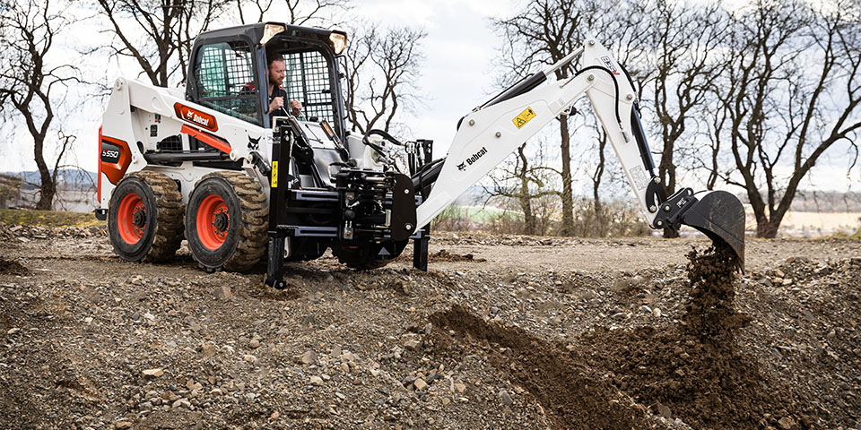bobcat-backhoe-attachment-on-s550-loader-1-kopieren