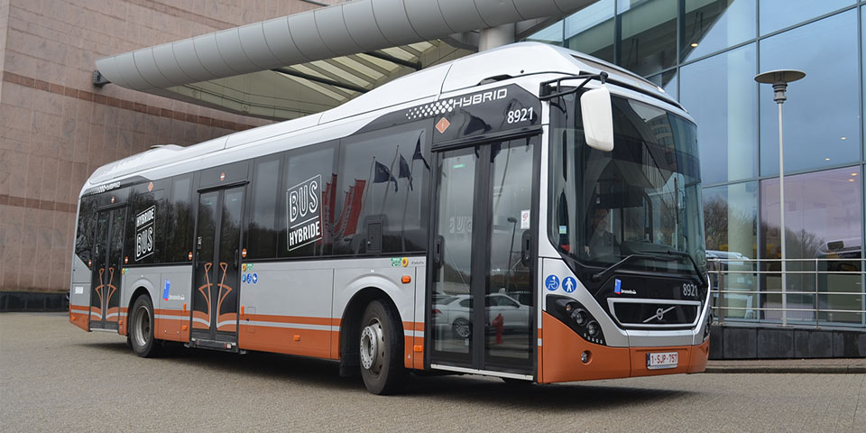 Volvo Bus bekrachtigt verder de elektromobiliteit in Brussel en ontvangt order voor 128 hybride bussen