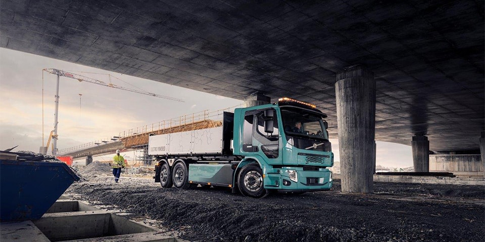 Première Volvo FE Electric met haakarm op Matexpo