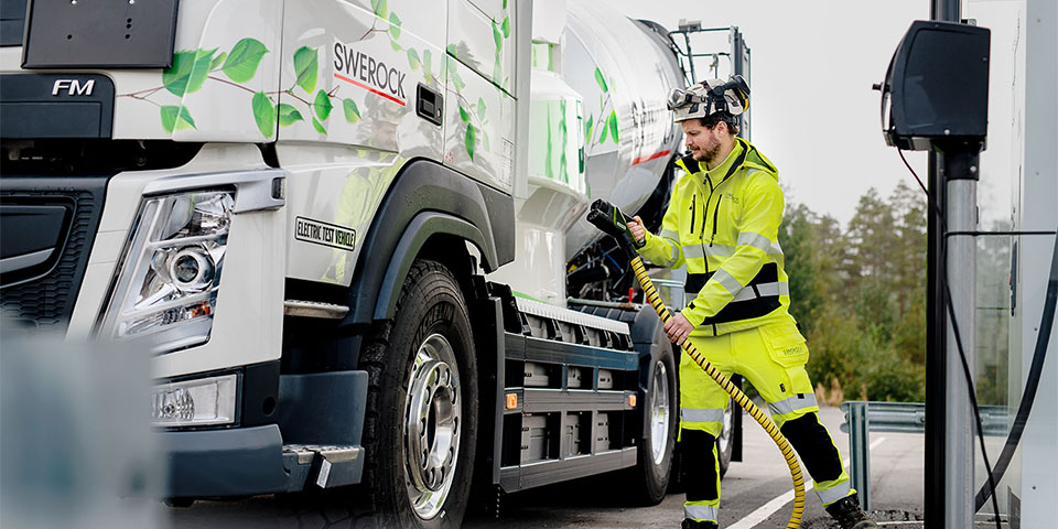 Volvo Trucks laat klanten volledig elektrische voertuigen in de bouwsector testen