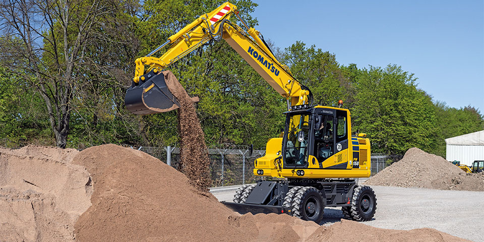 Nieuwe KOMATSU PW158-11 “short tail” mobiele graafmachine