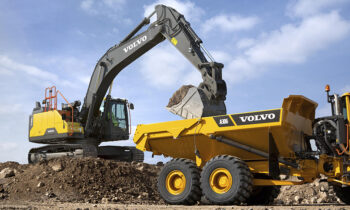 volvo-benefits-crawler-excavator-ec300e-hybrid-the-value-of-efficiency-2324×1200-kopieren