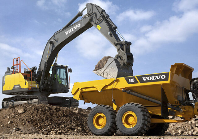 volvo-benefits-crawler-excavator-ec300e-hybrid-the-value-of-efficiency-2324×1200-kopieren