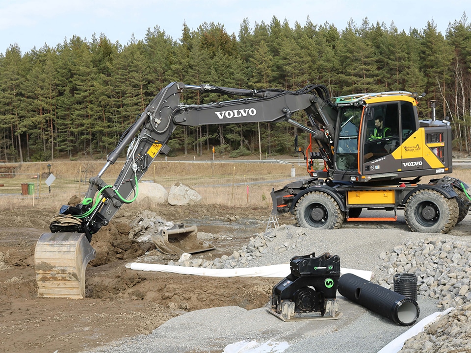 Steelwrist en Volvo CE breiden de samenwerking uit met het aanbieden van SQ volautomatische snelwissels op graafmachines af fabriek!