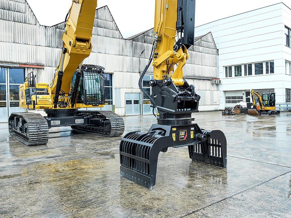 NIEUWE CAT® 340 UHD DEMOLITION-GRAAFMACHINE BIEDT EEN GROTER VERTICAAL BEREIK EN MEER CONFIGURATIEMOGELIJKHEDEN