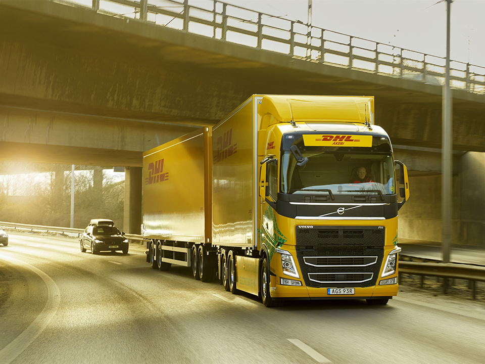 DHL Freight en Volvo Trucks bundelen hun krachten om de overgang naar fossielvrij wegtransport over langere afstanden te versnellen