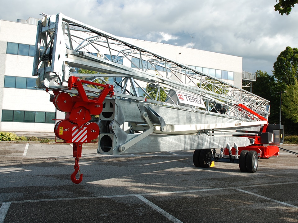 Concentratie op core-business: toren- en ruwterreinkranen