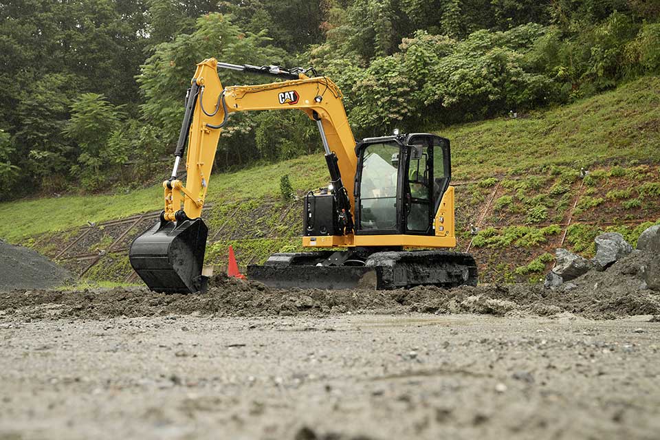 Caterpillar biedt meer graafoplossingen met de nieuwe, 8 ton wegende cat® 308 cr-minigraafmachine met vaste giek.