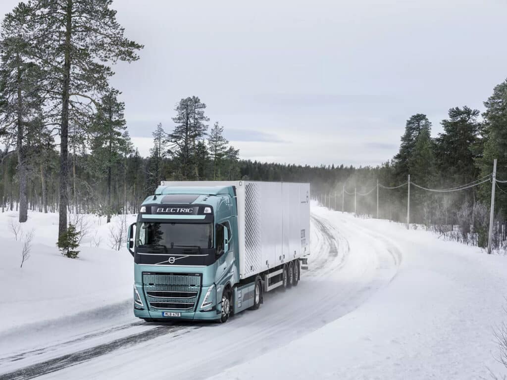 Elektrische vrachtwagens van Volvo getest bij extreem winterweer