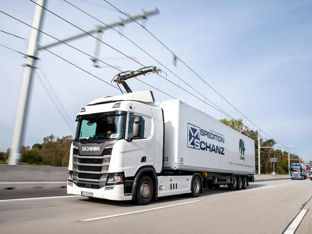 Vrachtwagens onder bovenleidingen op de snelweg: rendabele klimaatoplossing voor Vlaanderen