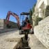 Yanmar-ViO17-dicht-langs-de-muur