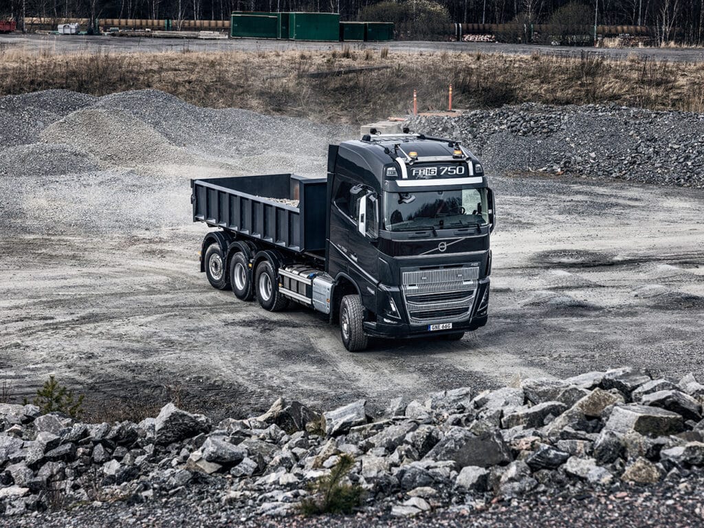 Volvo Trucks lanceert nieuwe functies om veilig en veeleisend rijden te  ondersteunen