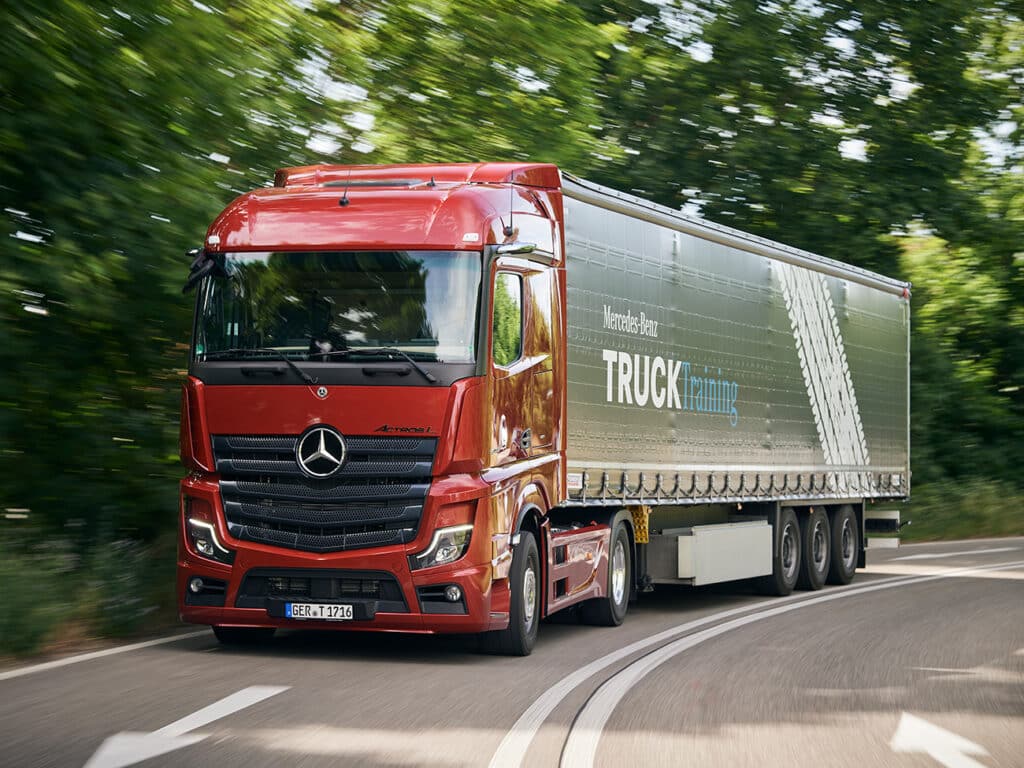 Onderweg met de jongste vrachtwagens van Mercedes-Benz: de zuiver elektrische eActros en de nieuwe generatie van de Actros L