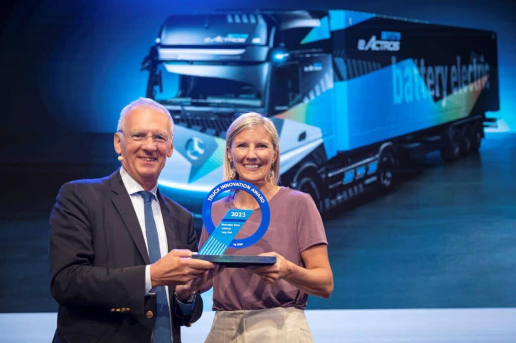 Mercedes-Benz eActros LongHaul wint de “2023 Truck Innovation Award”