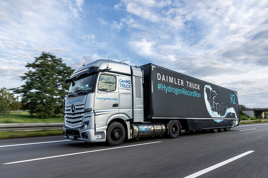 Daimler Truck # HydrogenRecordRun: Mercedes-Benz GenH2 Truck breekt met één tankbeurt vloeibare waterstof de 1000-kilometermijlpaal