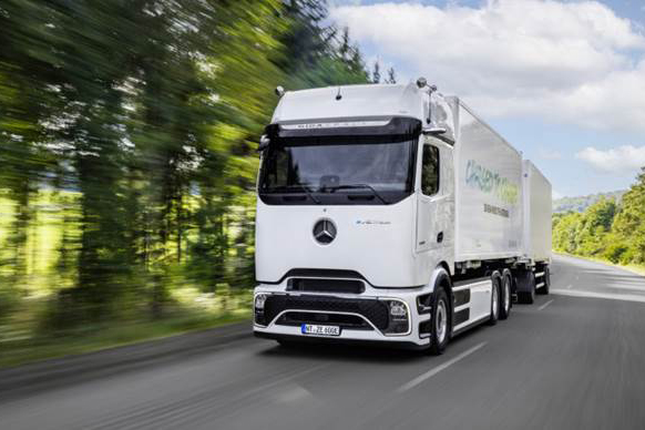 Mercedes-Benz Trucks viert wereldpremière van batterij-elektrische langeafstandstruck eActros 600