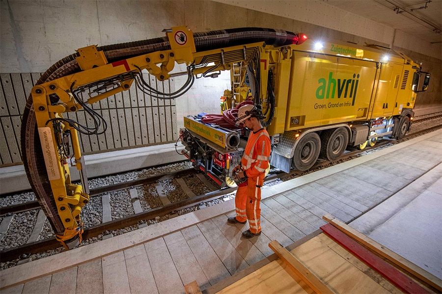 Nieuwe Mercedes-Benz Actros met spooronderstel voor AH Vrij uit Wateringen