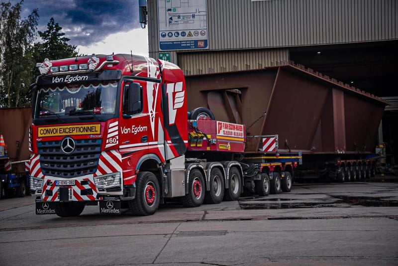 Van Egdom vult vloot uitzonderlijk transport aan met 3 nieuwe 500ton SLT’s