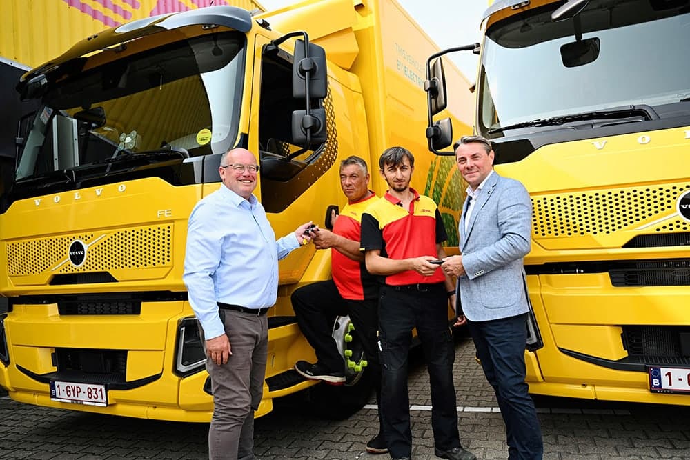 Volvo levert 2 FE Electric trucks aan DHL eCommerce Belgium