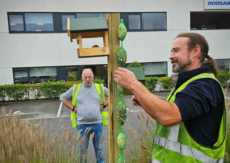 Doosan Bobcat-medewerkers doen iets terug voor de gemeenschappen in de EMEA-regio via vrijwilligerswerk 3