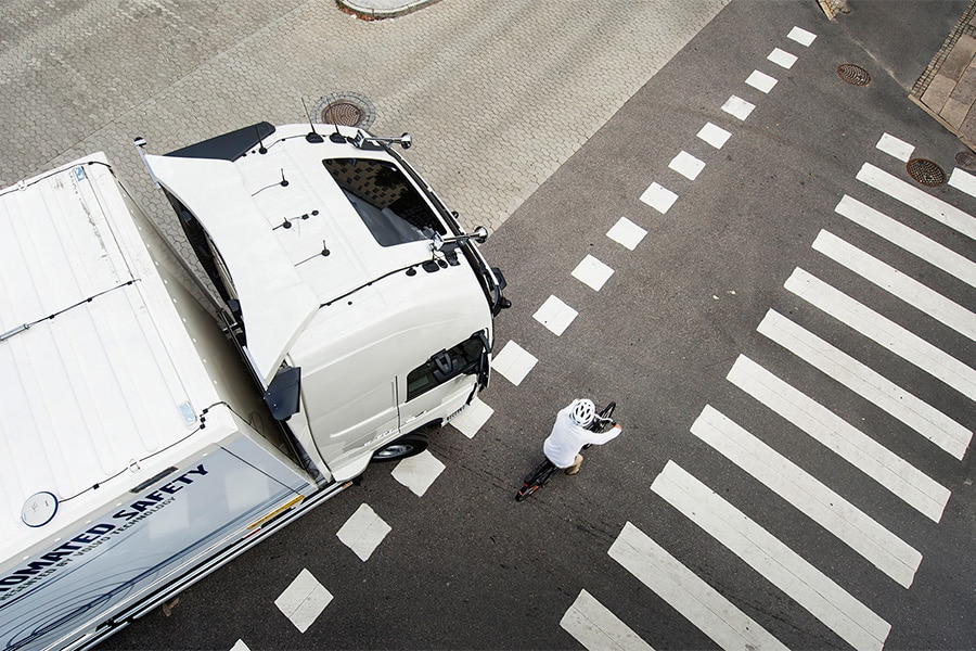 Volvo Trucks lanceert nieuwe generatie veiligheidssystemen om voetgangers en fieters te beschermen