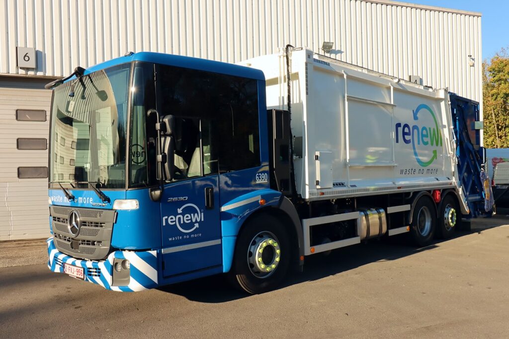 Eerste levering van 13 Mercedes-Benz Econic trucks aan Renewi– een stap vooruit in duurzame afvalinzameling