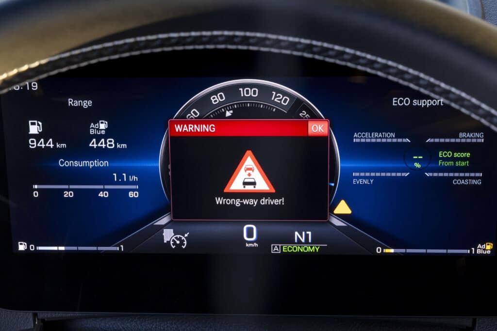 Nieuw veiligheidsysteem van Mercedes-Benz Trucks: 10 vragen en antwoorden over “Connected Traffic Warnings”
