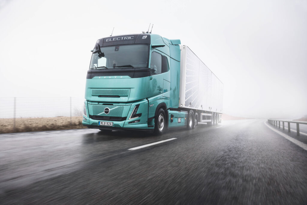 Ontdek Volvo’s nieuwe elektrische vrachtwagen – 600 km actieradius en ultrasnel opladen