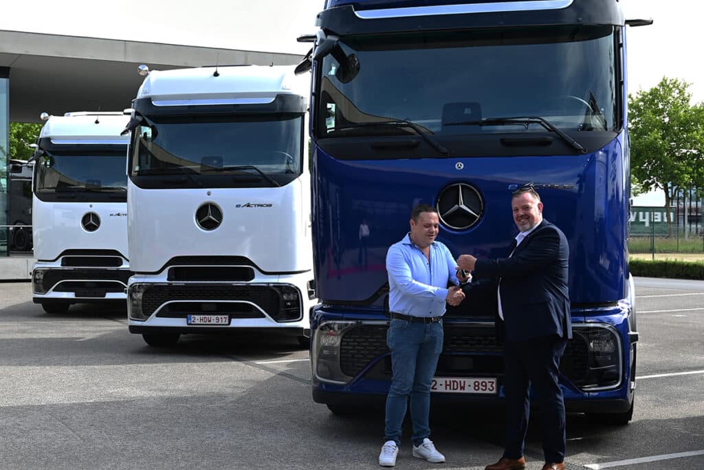 Eerste Belgische eActros 600-voertuigen geleverd aan VM Milktrans en Sovedo Logistics