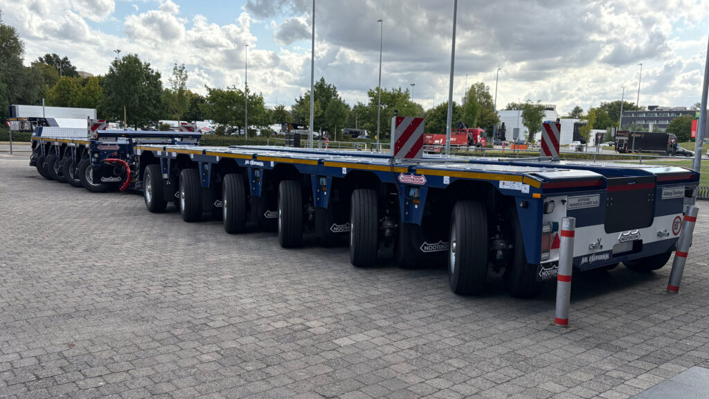 All Exeptional bezit de grootste Nooteboom dieplader van België. 2
