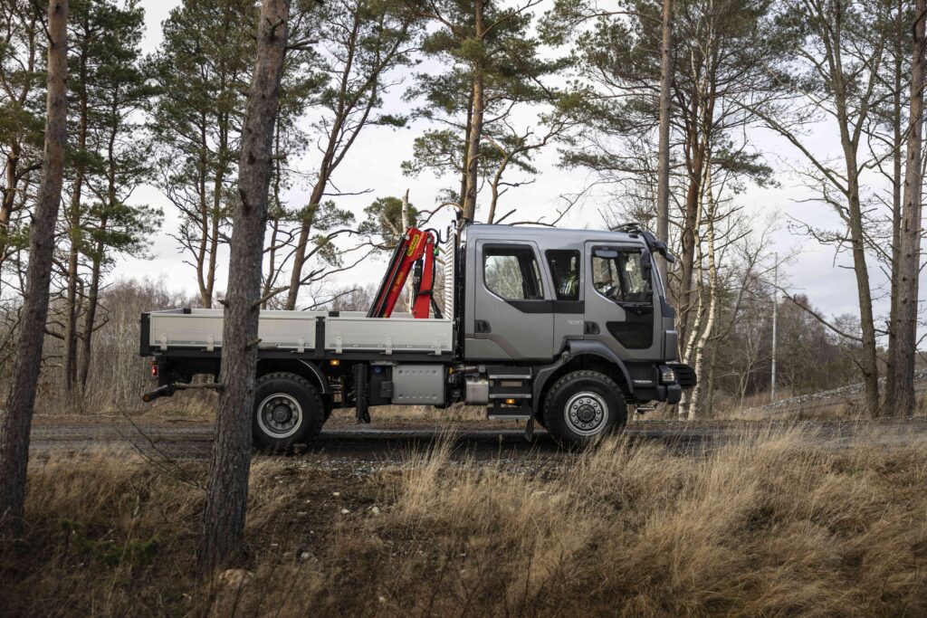 Volvo Trucks lanceert vernieuwde Volvo FL 4x4 truck voor veeleisende taken 1