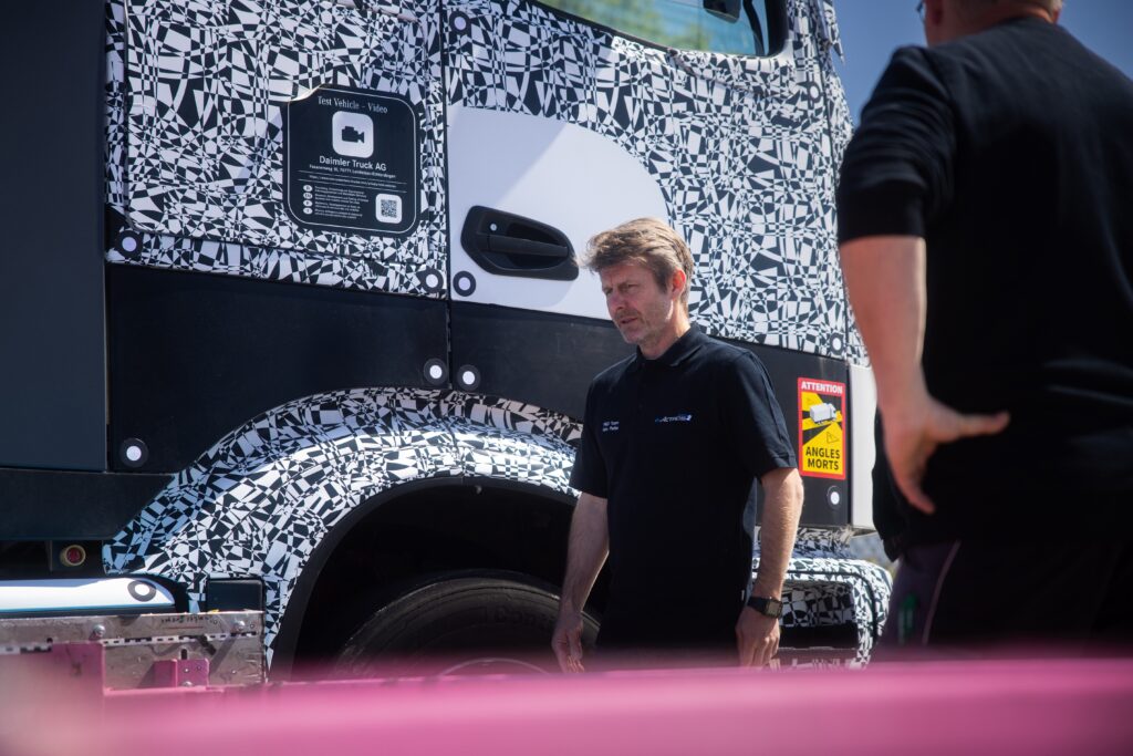 Veilig op weg onder hoogspanning: Crashtests bevestigen hoge passieve veiligheid van de Mercedes-Benz eActros 600