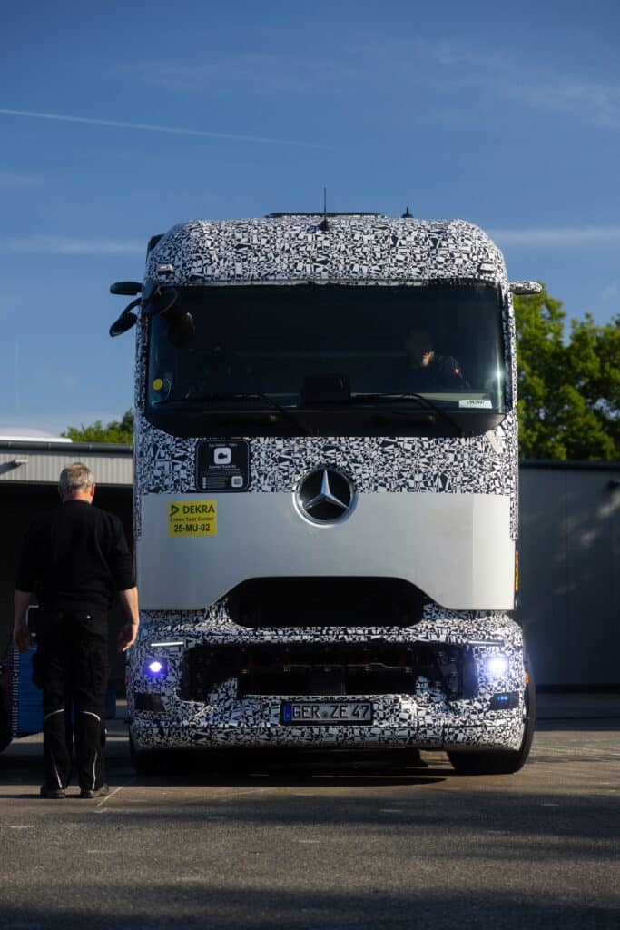 Veilig op weg onder hoogspanning: Crashtests bevestigen hoge passieve veiligheid van de Mercedes-Benz eActros 600 2