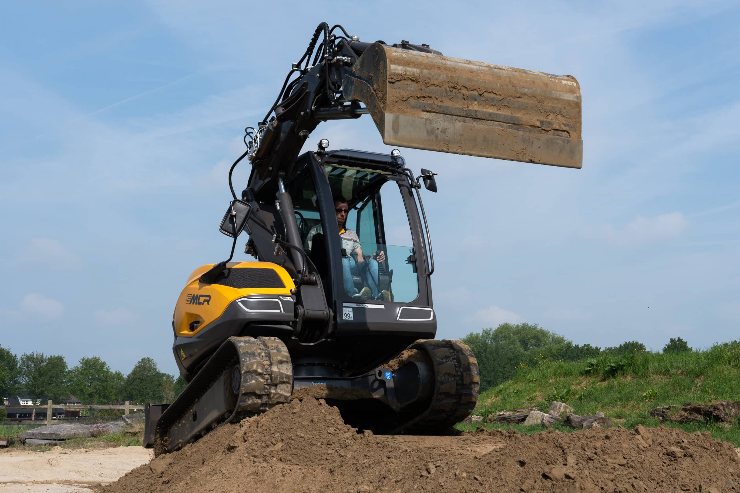 Ahlmann Nederland biedt krachtige mobiele Mecalac dumpers aan 4