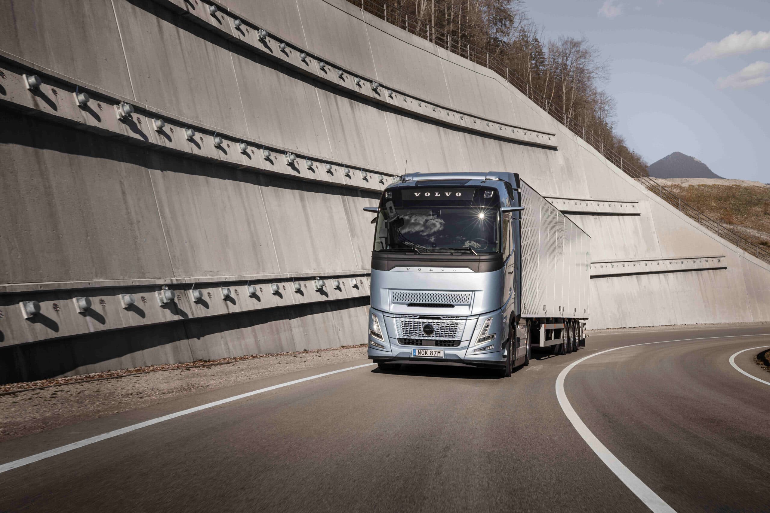 Volvo Trucks lanceert ’s werelds eerste stop/startmotortechnologieom brandstof en CO₂ te besparen 3