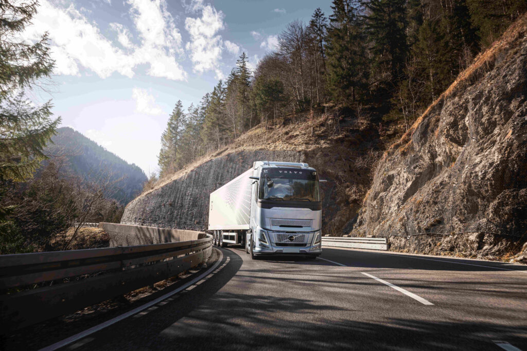 Volvo Trucks lanceert ’s werelds eerste stop/startmotortechnologieom brandstof en CO₂ te besparen 1
