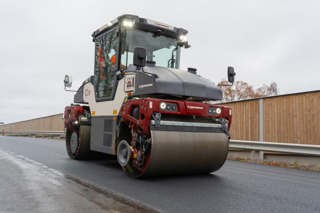 Gloednieuwe generatie asfaltmachines en -walsen 2