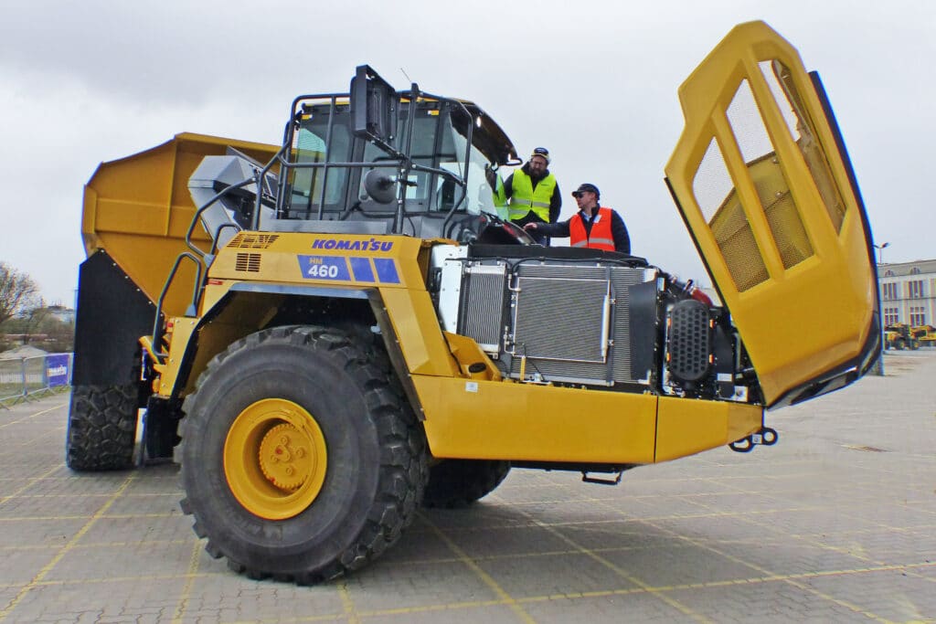 Deze knikdumper is ontworpen om elk terrein te bedwingen 3