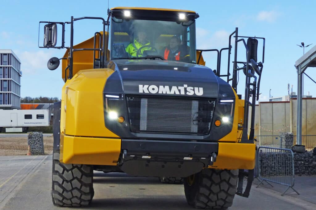 Deze knikdumper is ontworpen om elk terrein te bedwingen 5
