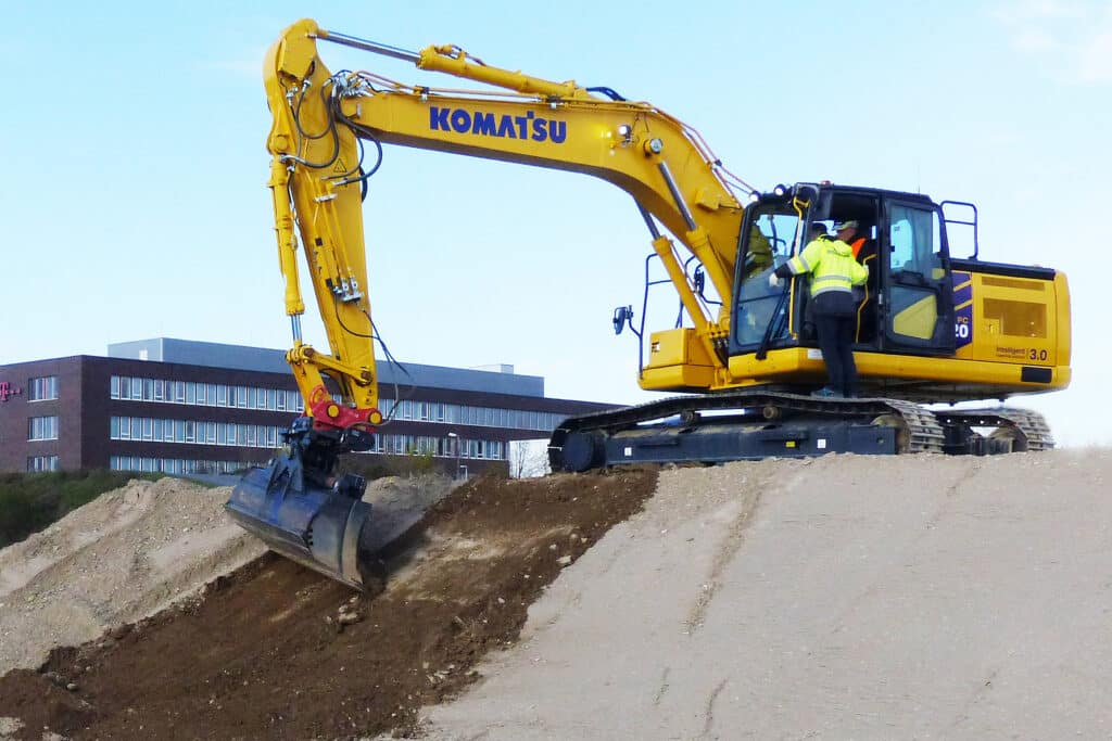 Deze knikdumper is ontworpen om elk terrein te bedwingen 2