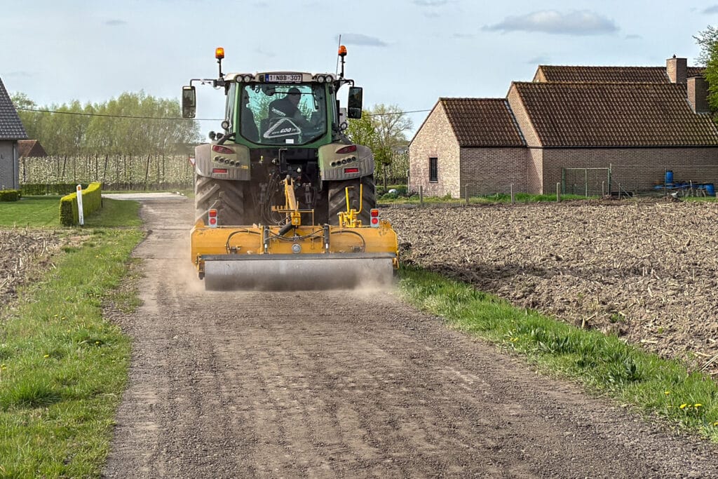 Kersten HK nivelleermachines: Efficiënt en duurzaam onderhoud van half verharde wegen 2