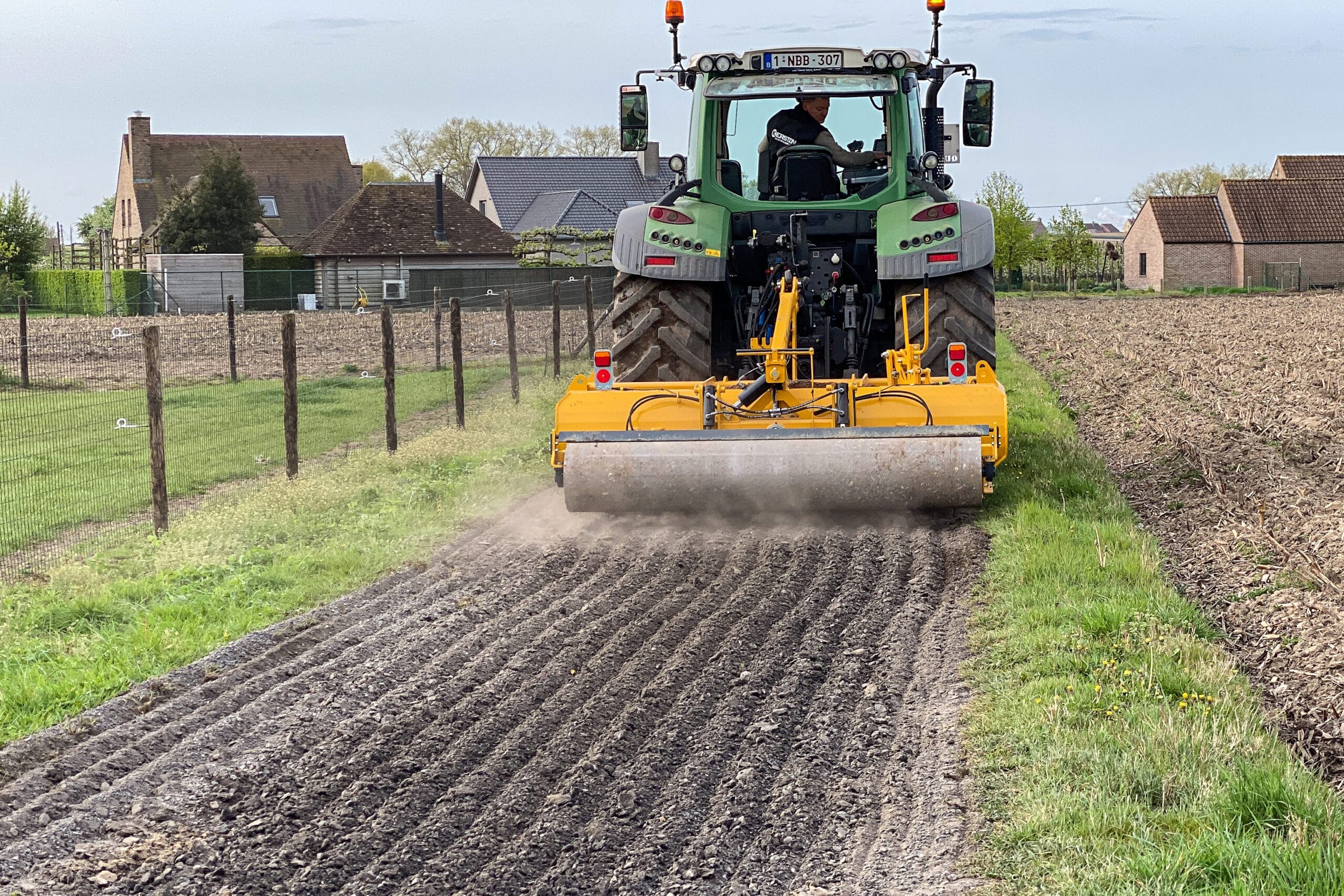 Kersten HK nivelleermachines: Efficiënt en duurzaam onderhoud van half verharde wegen 1