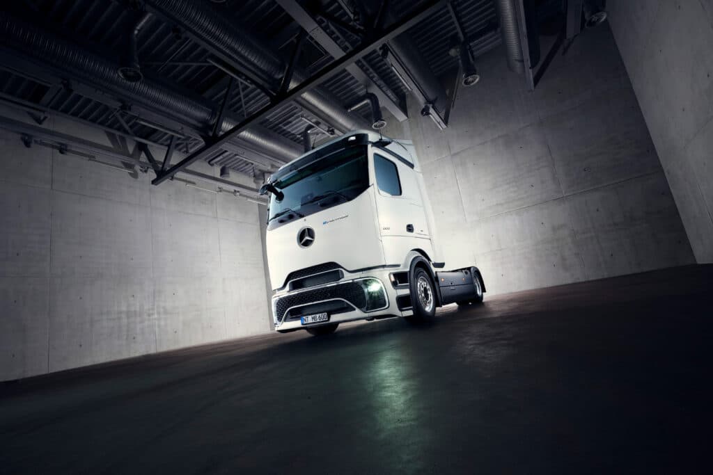 Mercedes Benz Trucks breidt zijn e-truckportfolio uit met nieuwe eActros Lowliner-variant 2