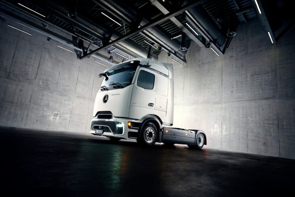 Mercedes Benz Trucks breidt zijn e-truckportfolio uit met nieuwe eActros Lowliner-variant 1