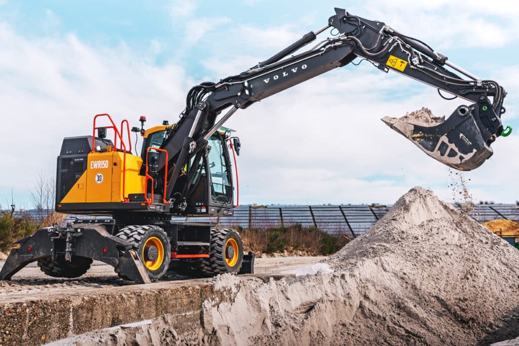 Innovatieve EWR150 Electric is de ideale wegenbouwpartner 1